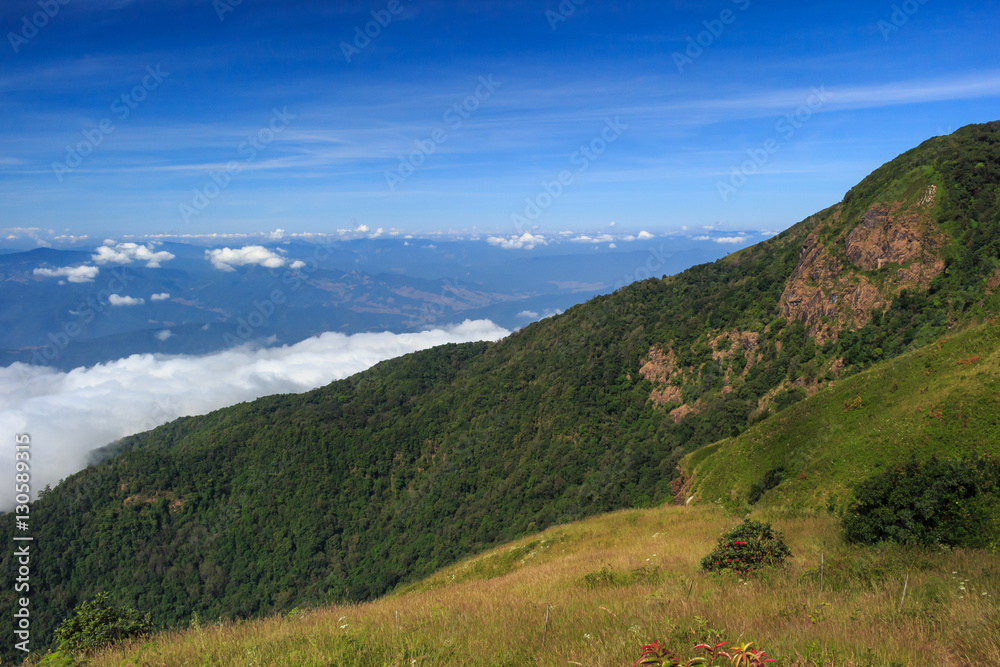 Fototapeta premium 2016/12/01 タイチェンマイ風景山 青空