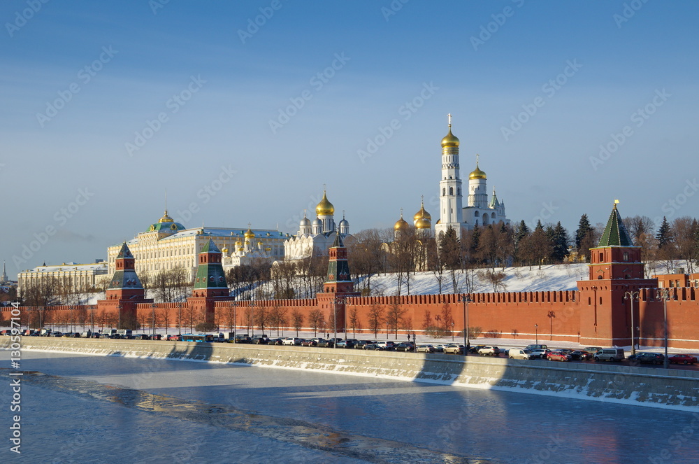 Fototapeta premium Winter view of the Kremlin and the Kremlin embankment, Moscow, Russia 