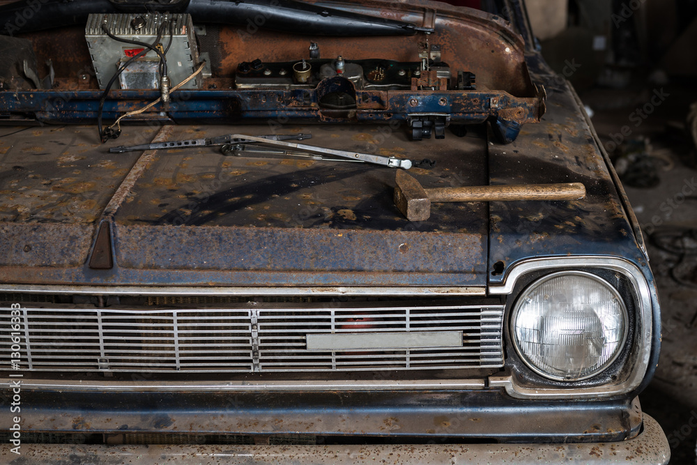 Fototapeta premium Front of the old vintage car in a shop