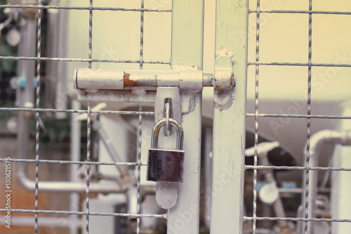 Tableau sur toile door secured by padlock