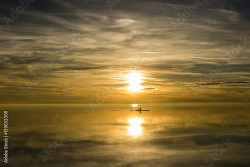 Ruderboot im Sonnenuntergang