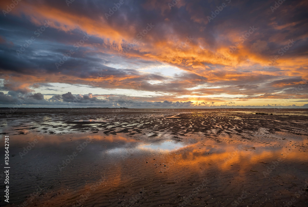 Obraz premium Sonnenuntergang an der Nordsee