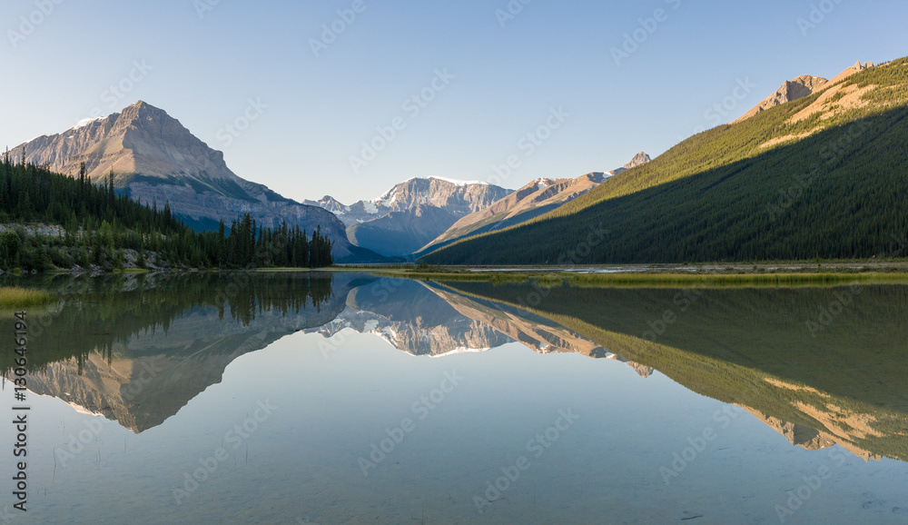 Fototapeta premium Mount Athabasca from Icefields Parkway, Jasper Nat'l Park, Alber