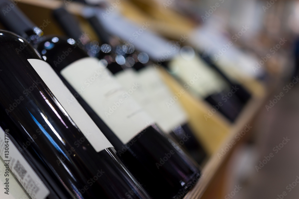 Naklejka premium Wine bottles in wooden crates on display