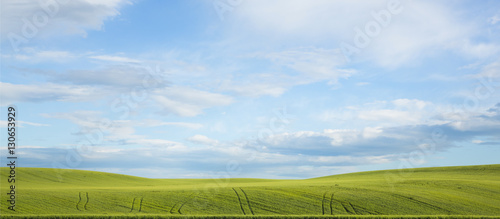 Bild auf Leinwand Colline verdi e cielo azzurro 2