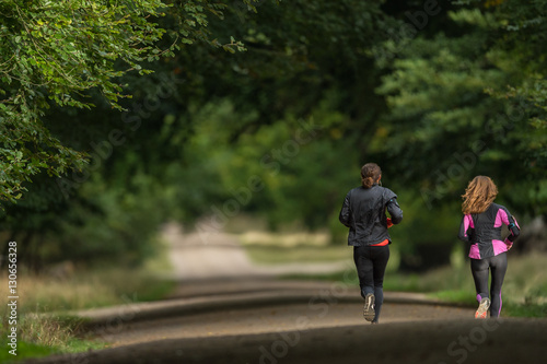Wallpaper Mural Women Runners Torontodigital.ca