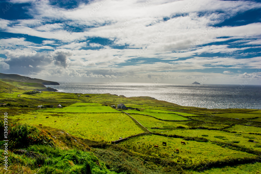 Malerische Landschaft an der Küste von Irland
