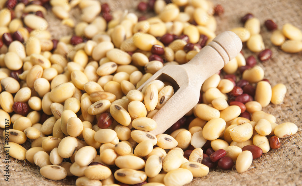 Soybeans and red beans high protein preparing for dessert Soybeans and red beans high protein preparing for dessert