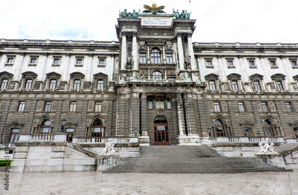 Photo view on front of hofburg palace and burggarten, vienna, austria