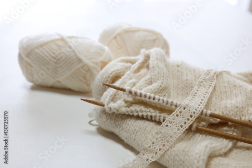 白い毛糸の編み物