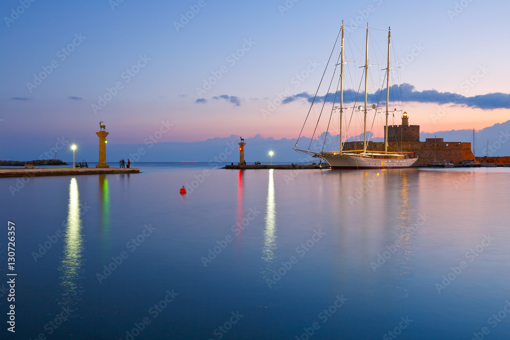 Obraz premium Fort of St. Nicholas in town of Rhodes.