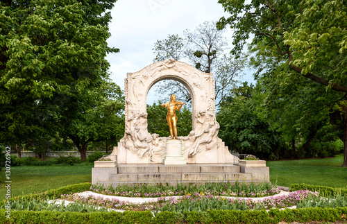 Photo of golden johann strauss statue at stadpark at sunset in vienna, austria