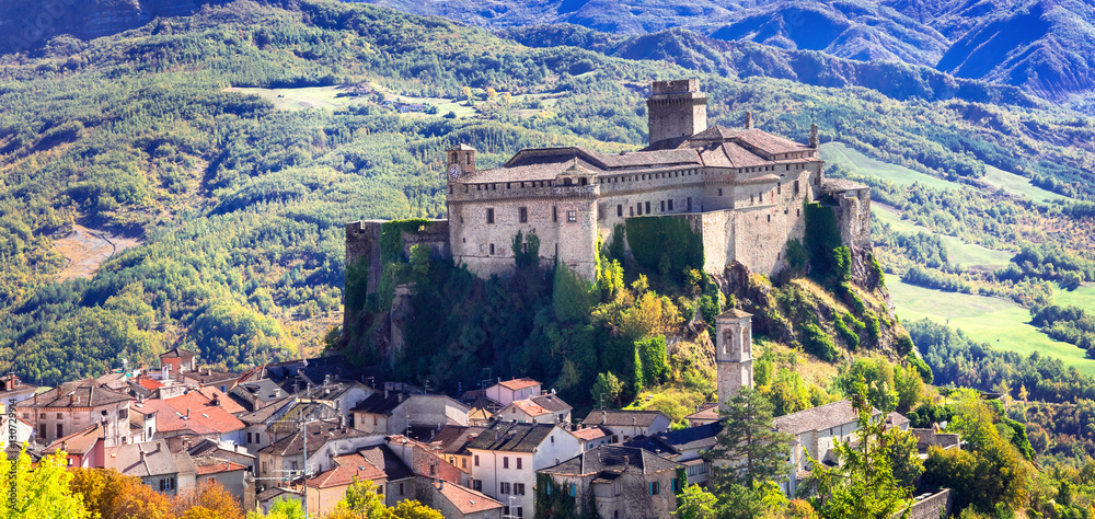 Castello di Bardi" - impressive medieval fortress in Emilia -Romagna, Italy  Stock Photo | Adobe Stock