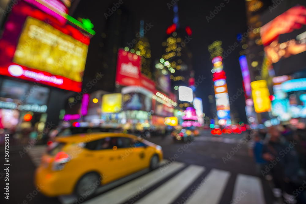 Obraz premium Defocus view of Times Square signage, traffic, and holiday crowds in the lead-up to New Year's Eve in New York City, USA