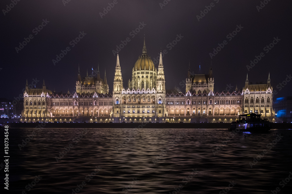 Fototapeta premium Budapest parliament by night
