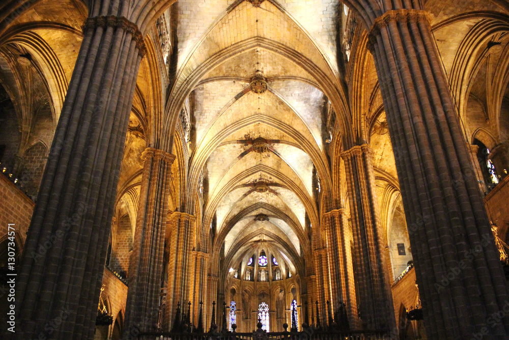 Interior de la Catedral de la Santa Cruz y Santa Eulalia de Barcelona Interior de la Catedral de la Santa Cruz y Santa Eulalia de Barcelona