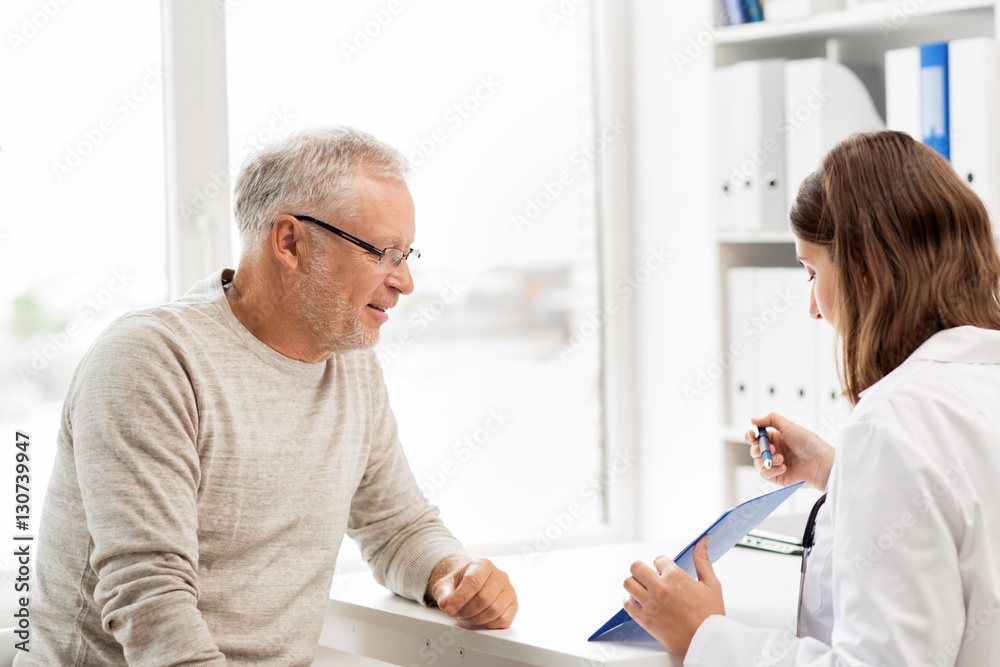 Fototapeta premium senior man and doctor meeting at hospital