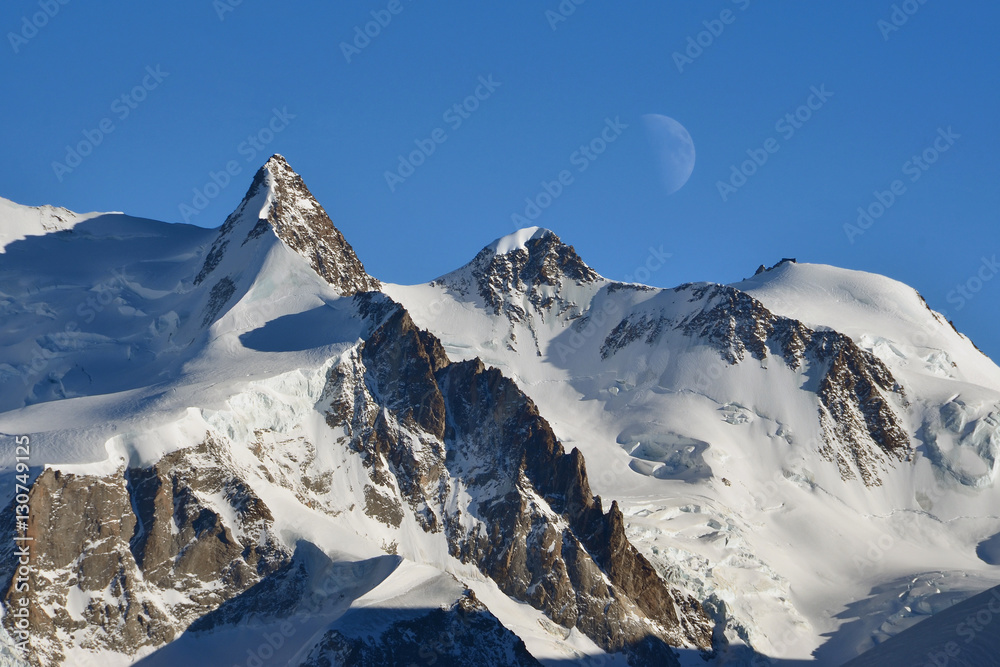 Capanna Margherita (Punta Gnifetti) e la luna, Monte Rosa Stock Photo |  Adobe Stock