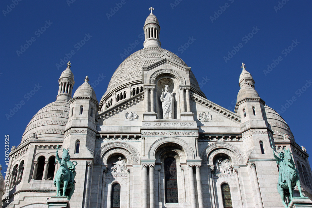 Façade du Sacré-Coeur à Paris, France