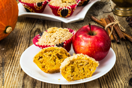 Flavored muffins with pumpkin and apple