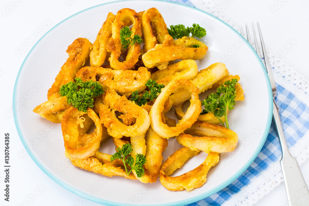 fried-squid-rings-in-breadcrumbs-stock-foto-adobe-stock