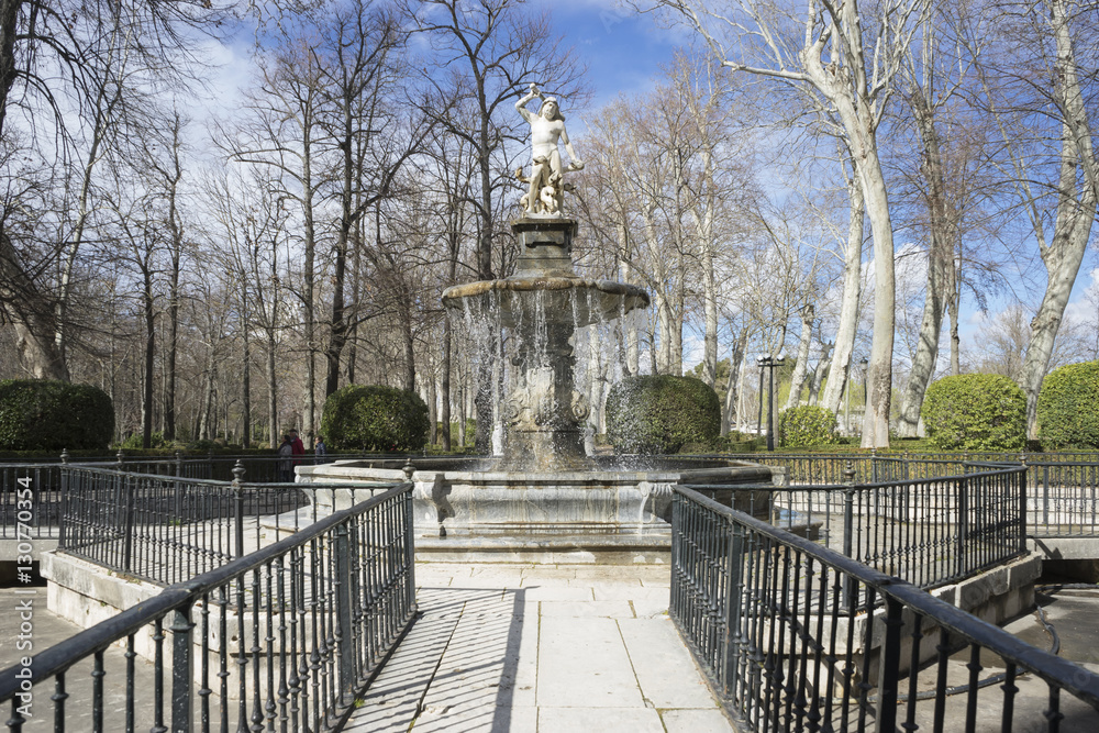 Fountains and gardens of the palace of Aranjuez in Madrid, Spain Fountains and gardens of the palace of Aranjuez in Madrid, Spain