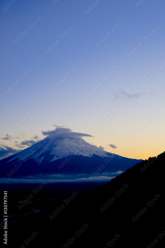 三つ峠からの黄昏の富士山