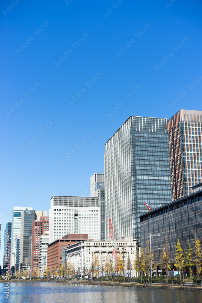 日比谷通り沿いの建物群の風景