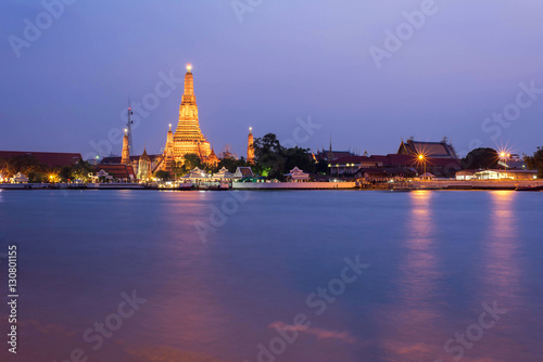 Wat Arun Ratchawararam in Bangkok, Thailand © Songwut Pinyo