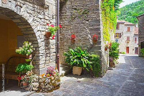 Fototapeta Naklejka Na Ścianę i Meble -   Italian street in a small provincial town of Tuscan