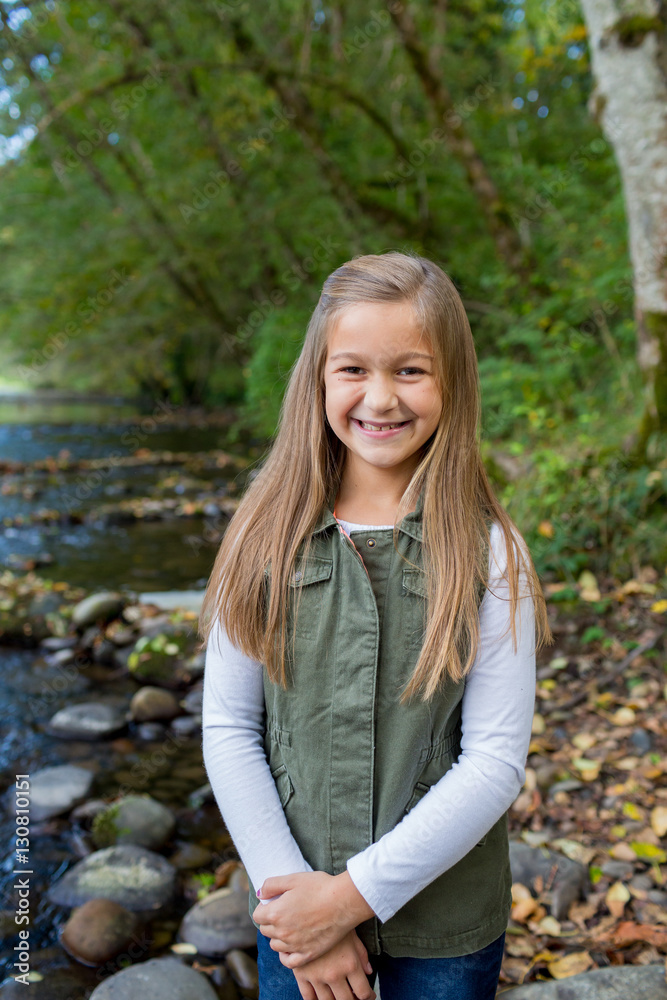 Young Girl Lifestyle Portrait in Oregon Young Girl Lifestyle Portrait in Oregon