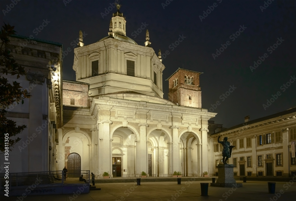 san Lorenzo church at night, Milan