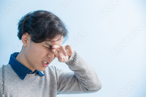 Φωτογραφία man feel eye discomfort