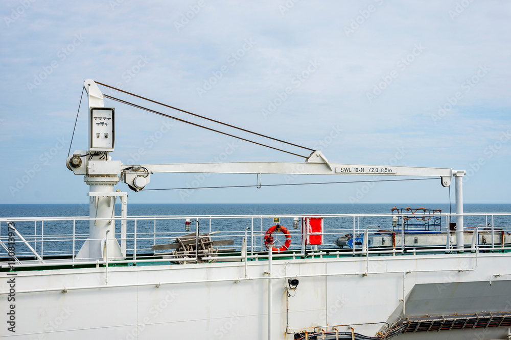 Obraz premium Crane on the cargo vessel