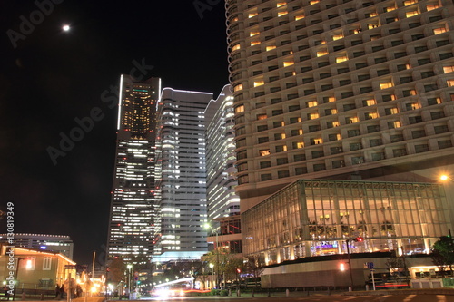 横浜ランドマークタワーとクイーンズスクエア横浜(夜景) © ziggy