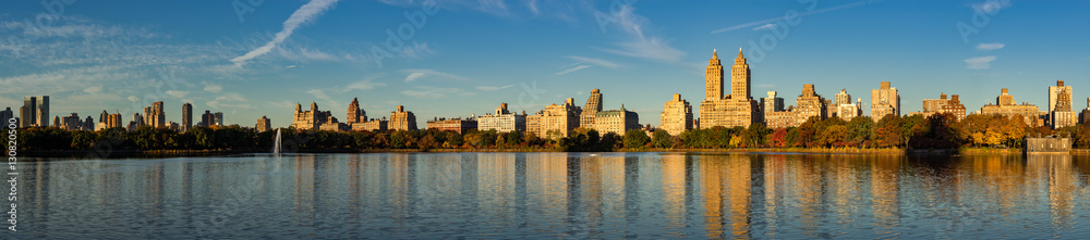 Early morning panoramic view of Jacqueline Kennedy Onassis Reservoir and Centeral Park. Upper West Side in Fall, Manhattan, New York City