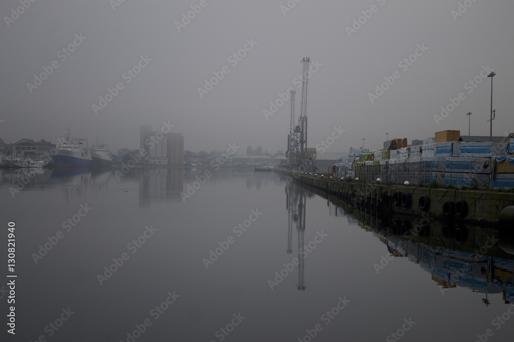 Docks dans la brume Docks dans la brume