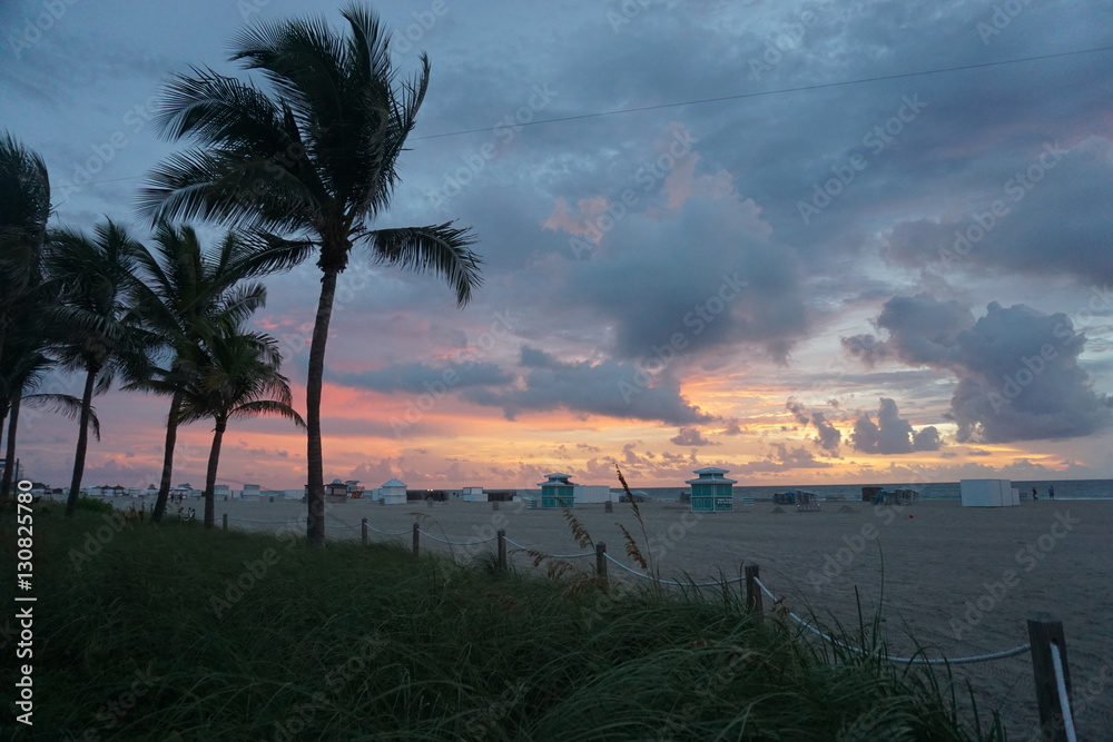 Sonnenaufgang am Strand von Miami Beach Sonnenaufgang am Strand von Miami Beach