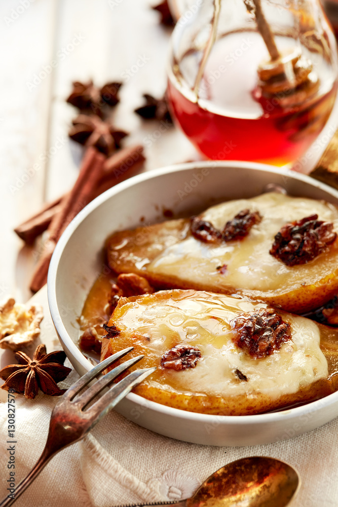 Baked pears with honey stuffed with gorgonzola cheese and walnuts Baked pears with honey stuffed with gorgonzola cheese and walnuts