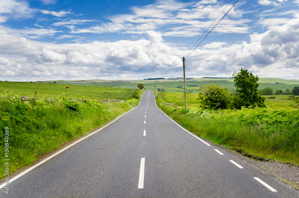 Fototapeta premium Quiet Country Road tin England on a Cloudy Spring Day
