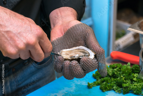 Billede på lærred Fresh oyster held open with a oyster knife