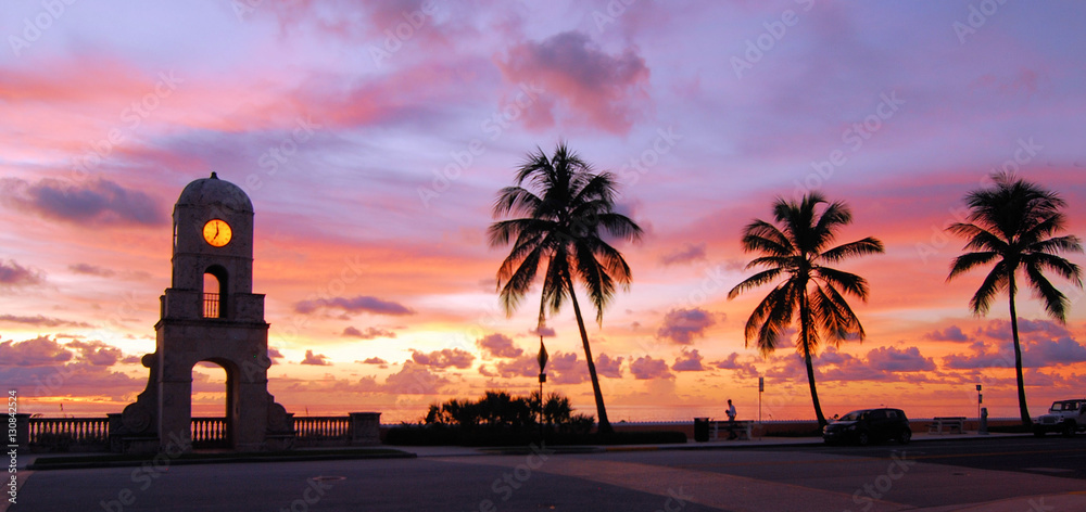 Naklejka premium Sunrise on Palm Beach Island, Florida / Palm Beach Sunrise