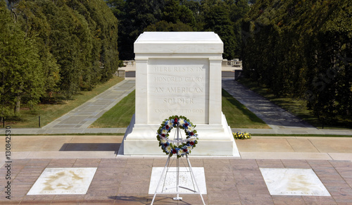 Tomb of the Unknowns / Tomb of the Unknowns in Arlington National Cemetery