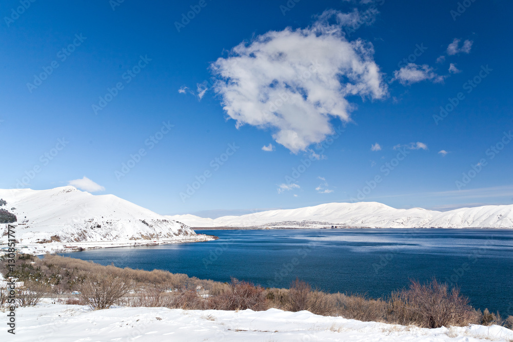 Obraz premium Highland Lake Sevan in Armenia