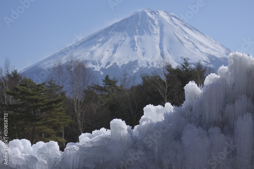 氷壁と富士山