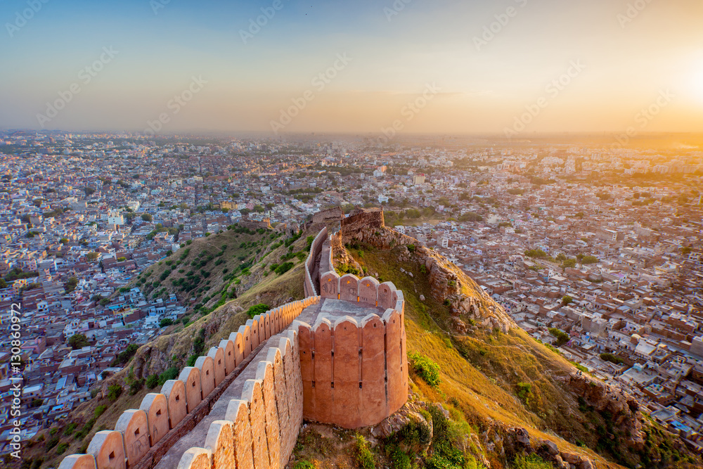 Obraz premium Aerial view of Jaipur from Nahargarh Fort at sunset