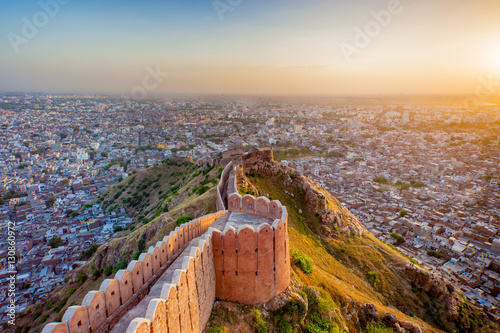 Fotografiet Aerial view of Jaipur from Nahargarh Fort at sunset