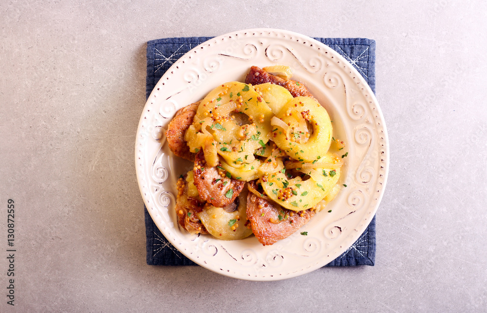 Mustard pork chops with apple Mustard pork chops with apple
