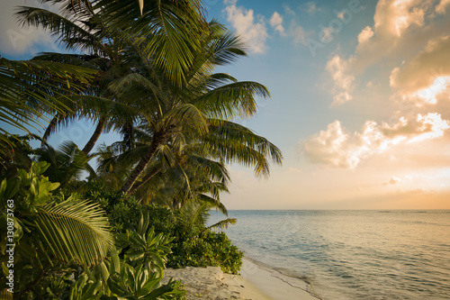 Fototapeta Naklejka Na Ścianę i Meble -  Warm sunset over tropical island beach