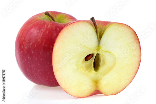 Pomme entière et demi pomme  photo